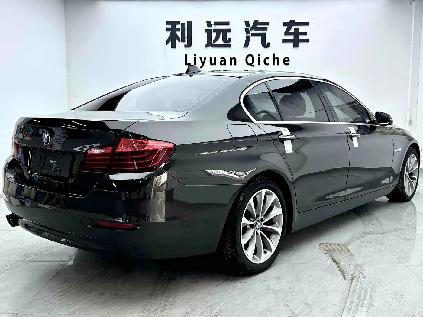 BMW 5 Series 2017 525Li Leading Edition фото 12