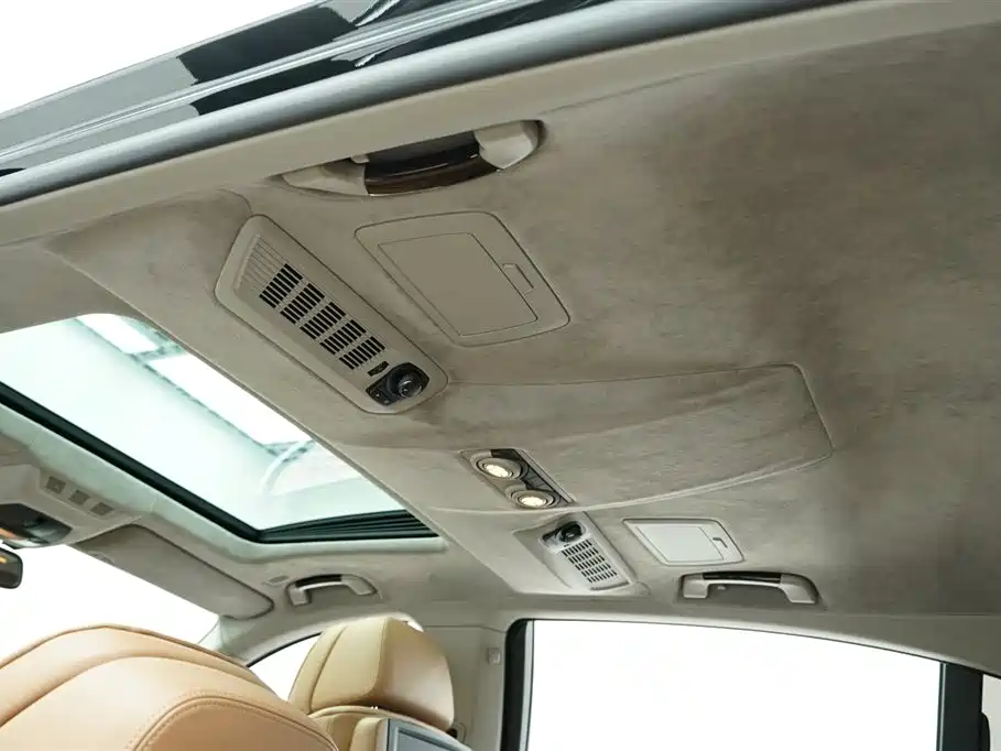 BMW 7 Series 2010 760Li фото 21