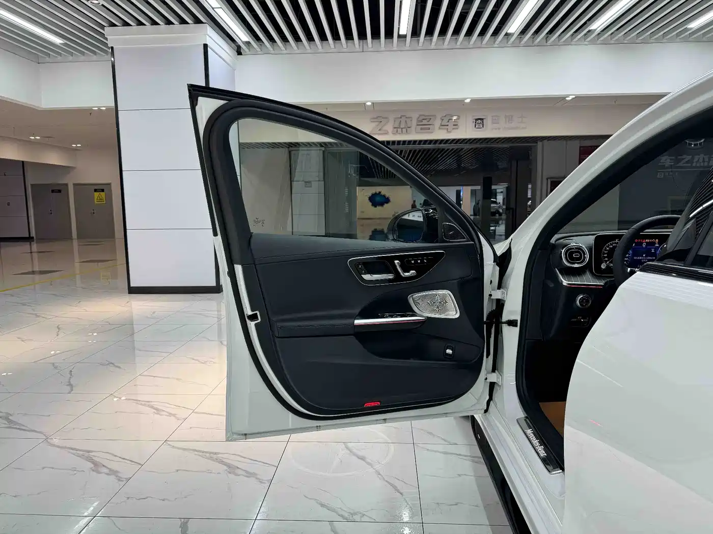 Mercedes-Benz C-Class 2025 C 260 L Night Sport Edition фото 8
