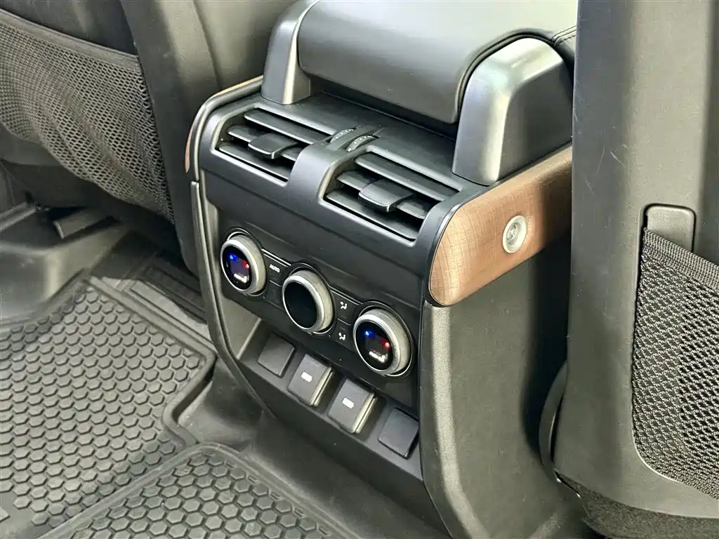Land Rover Defender 2023 Facelift 110 3.0T P400 Dark Special Edition фото 20