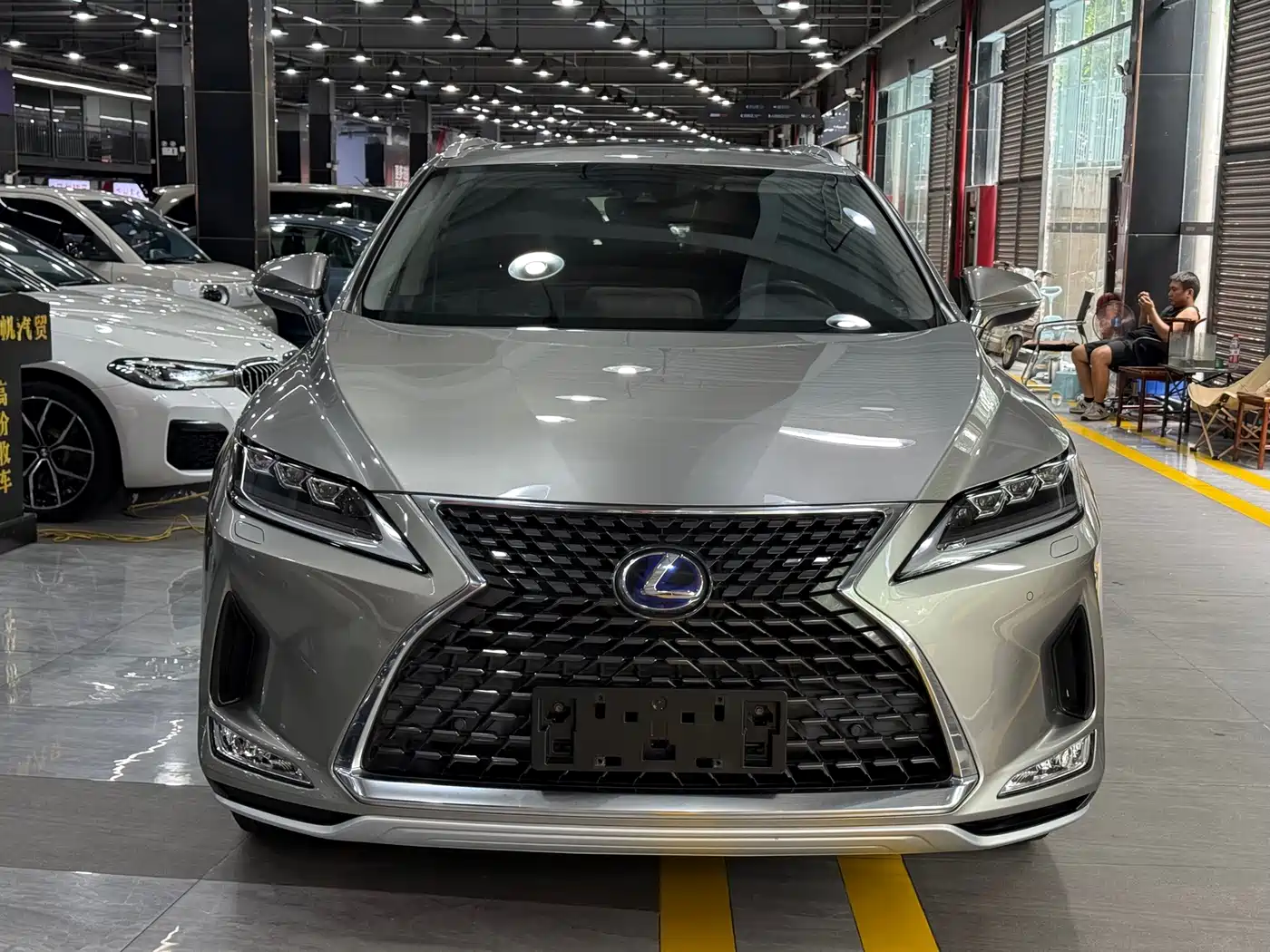 Фото 2 - Lexus RX