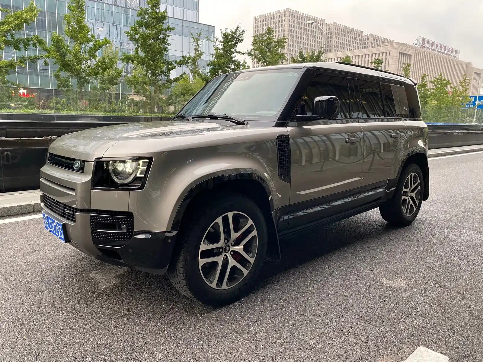 صورة 1 - Land Rover Defender