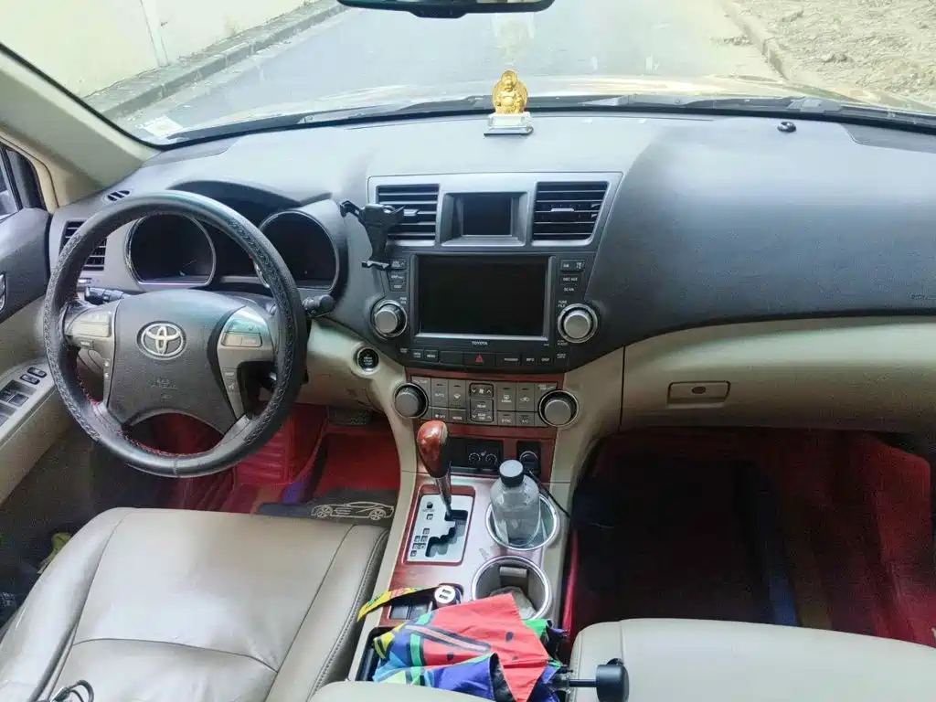 Photo 12 - Toyota Highlander