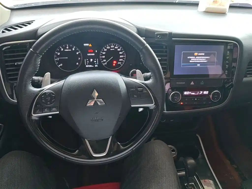 MITSUBISHI OUTLANDER