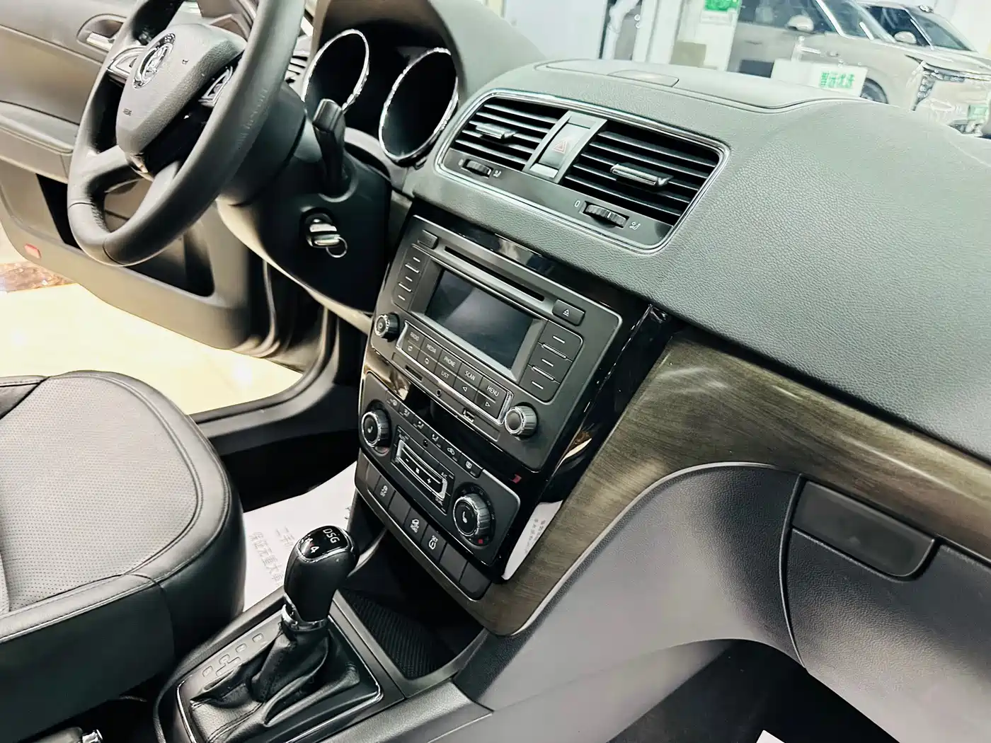 Škoda Yeti 2014 2014 1.8TSI DSG Off-Road Edition