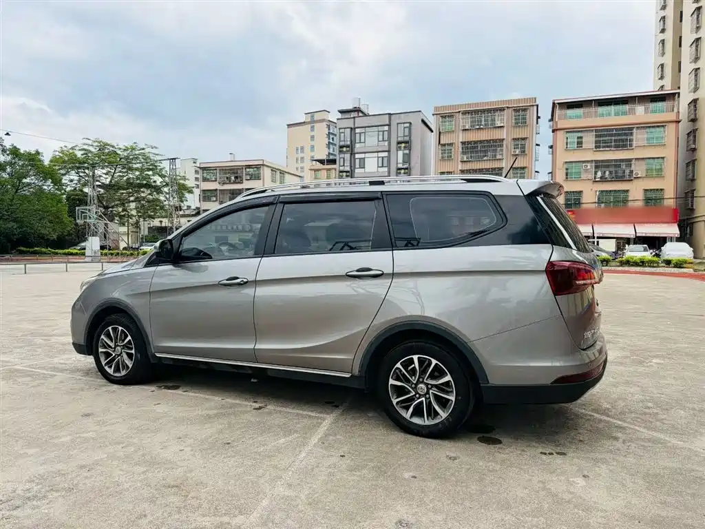 Baojun 730 2020 2019 1.5T CVT Fashion Edition 7-Seater China VI