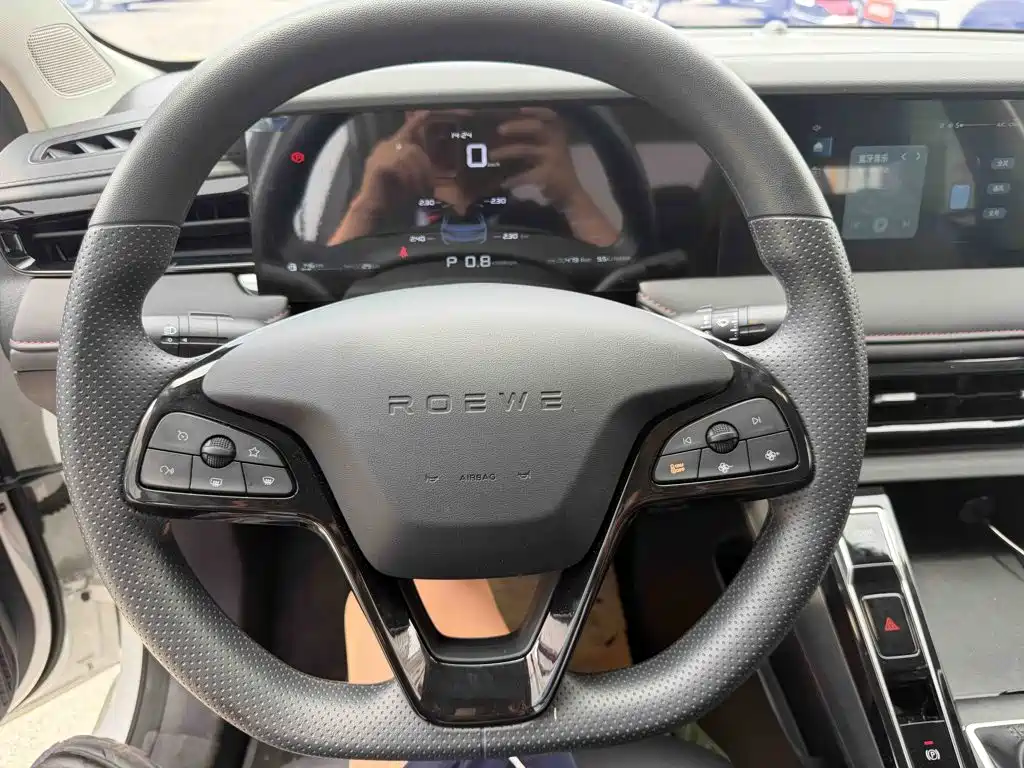 Фото 6 - Roewe i5