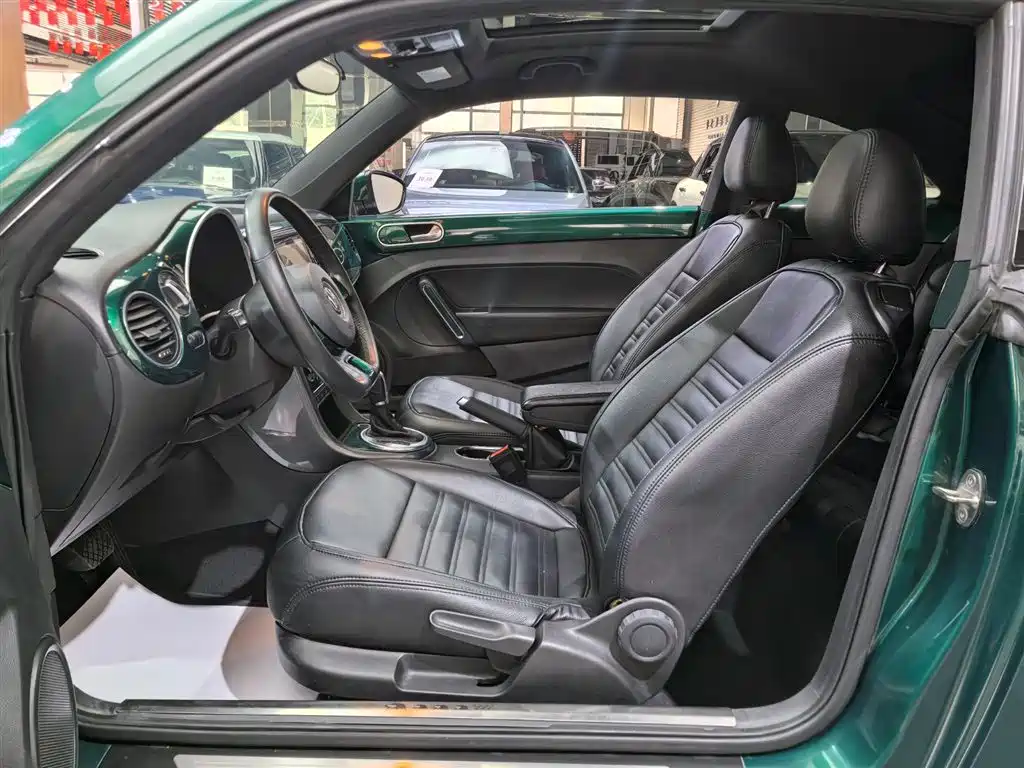 Volkswagen Beetle 2017 180TSI Emerald Classic Edition фото 6