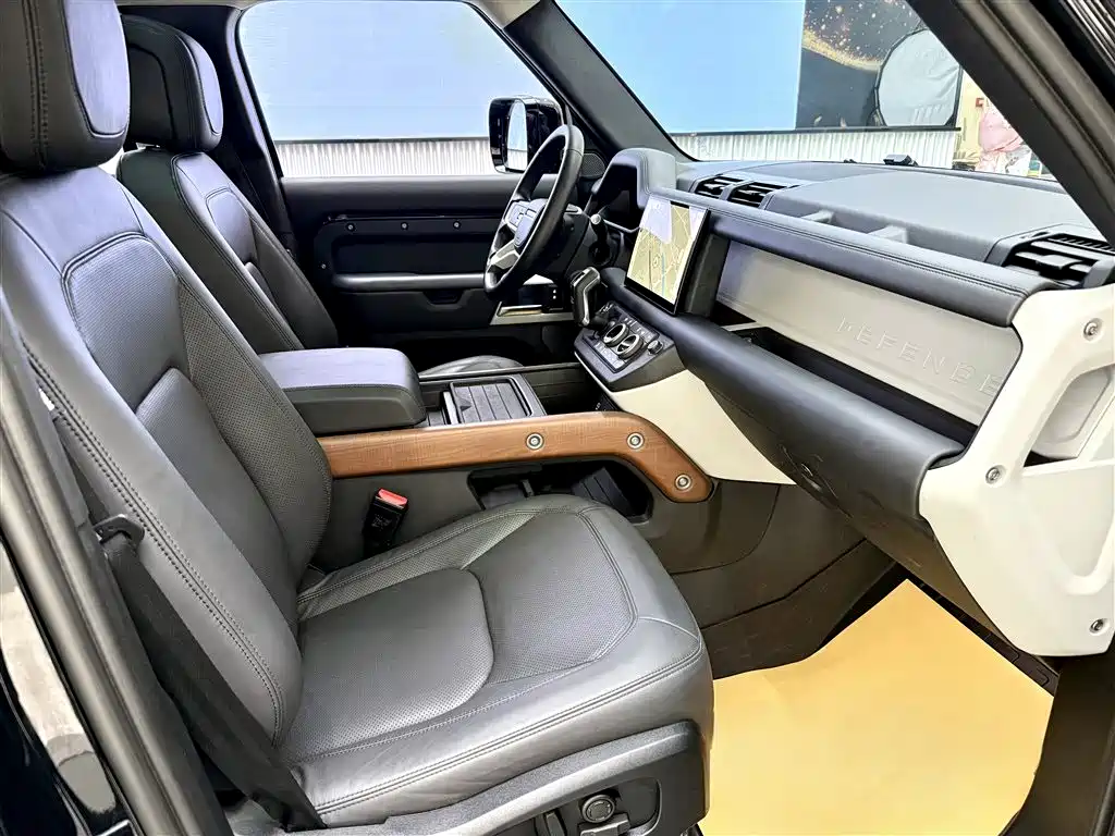 Land Rover Defender 2023 Facelift 110 3.0T P400 Dark Special Edition фото 22