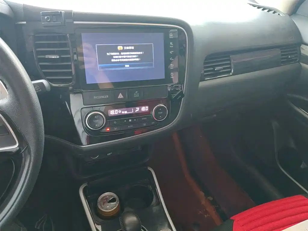 MITSUBISHI OUTLANDER