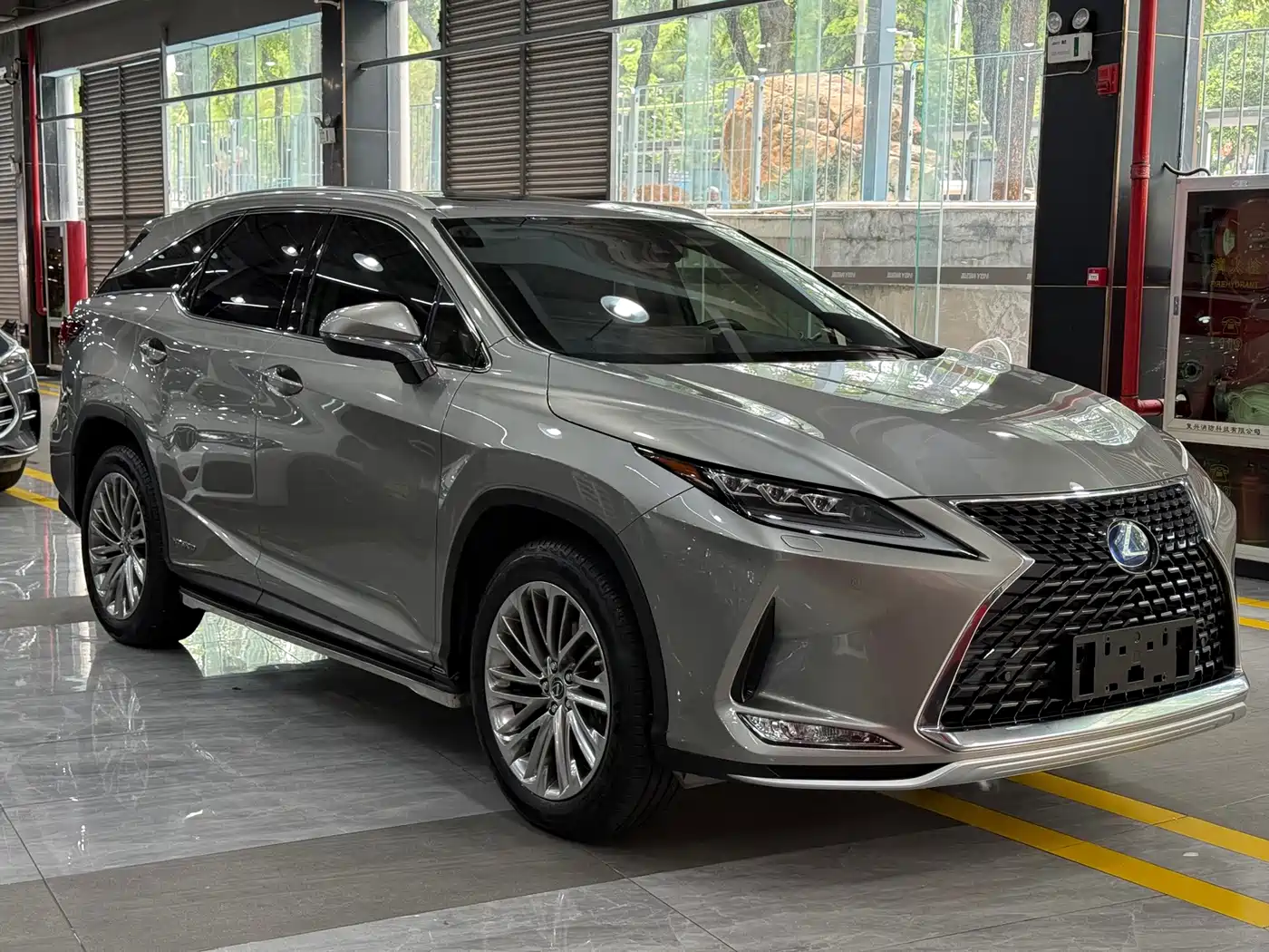 Фото 3 - Lexus RX