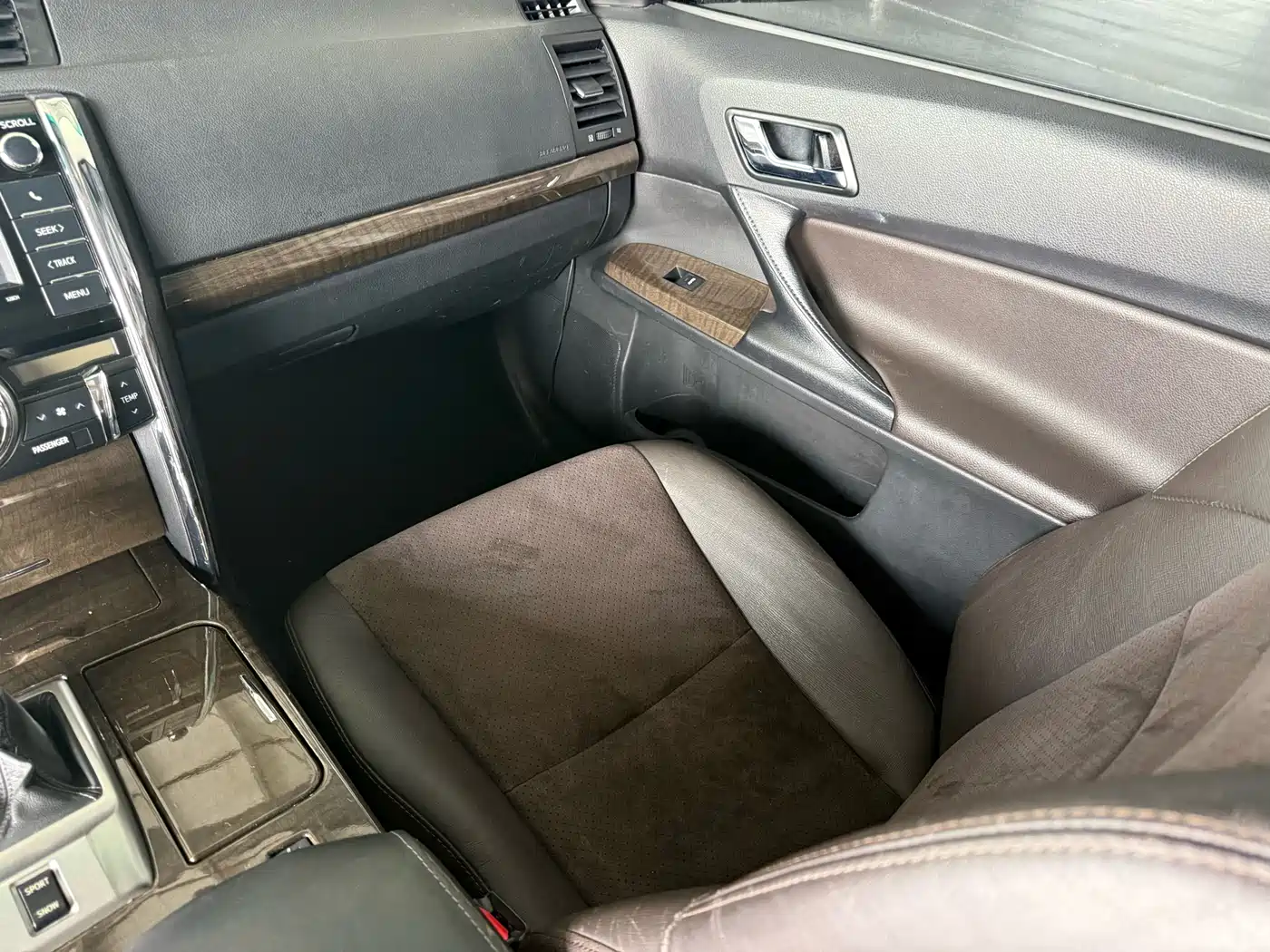 Toyota Reiz 2013 2.5V Premium Edition фото 10