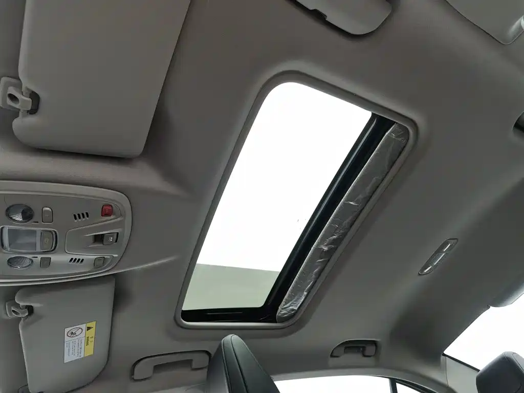 Peugeot 408 2022 1.6T Light Chaser Edition фото 14