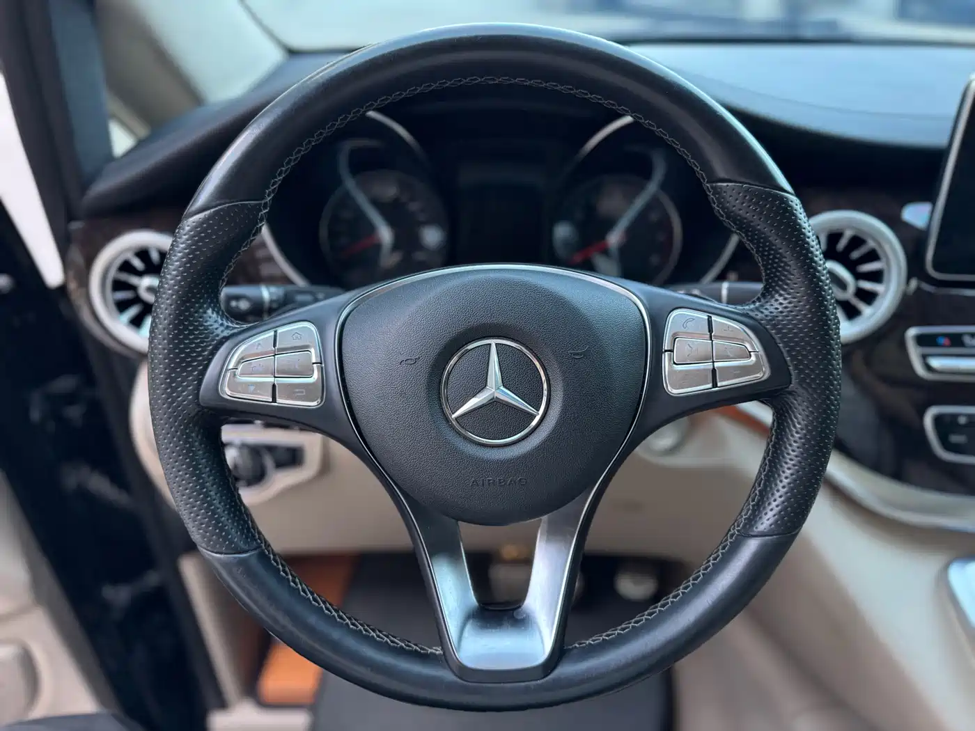 Mercedes-Benz V-Class 2017 Model V 260 Premium Edition фото 11