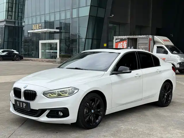 BMW 1 SERIES