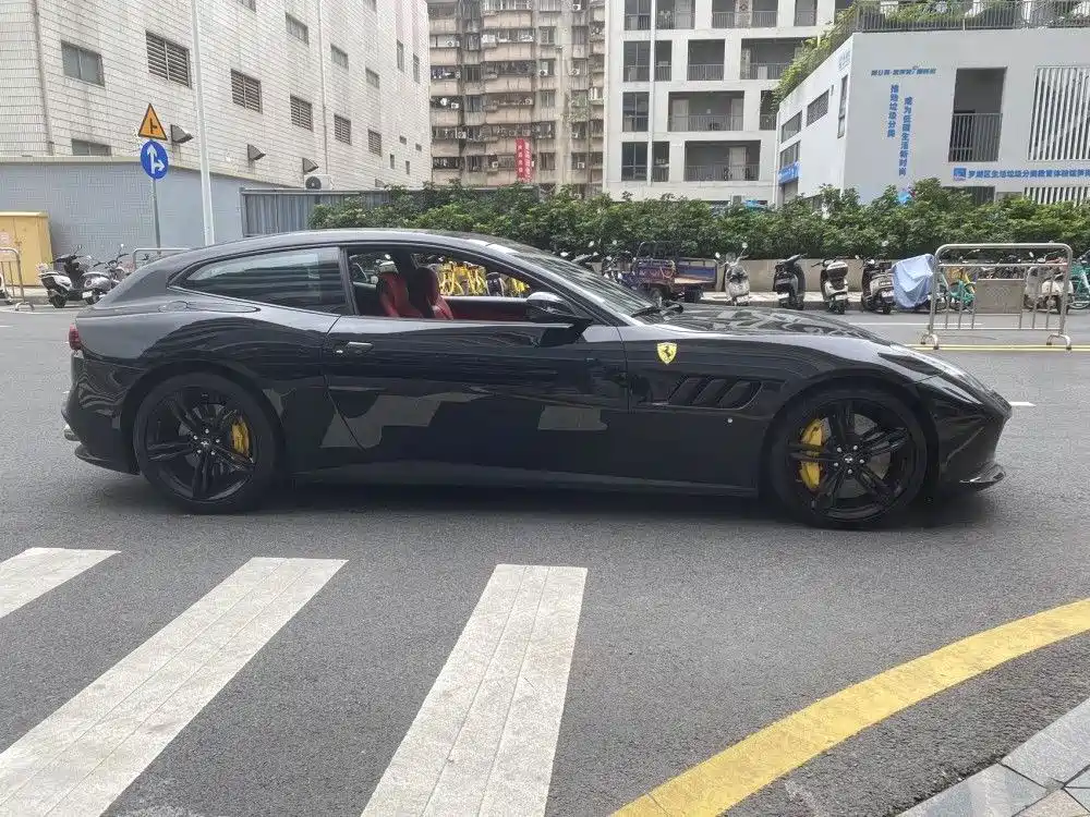 Ferrari GTC4Lusso 2020 2017 3.9T V8