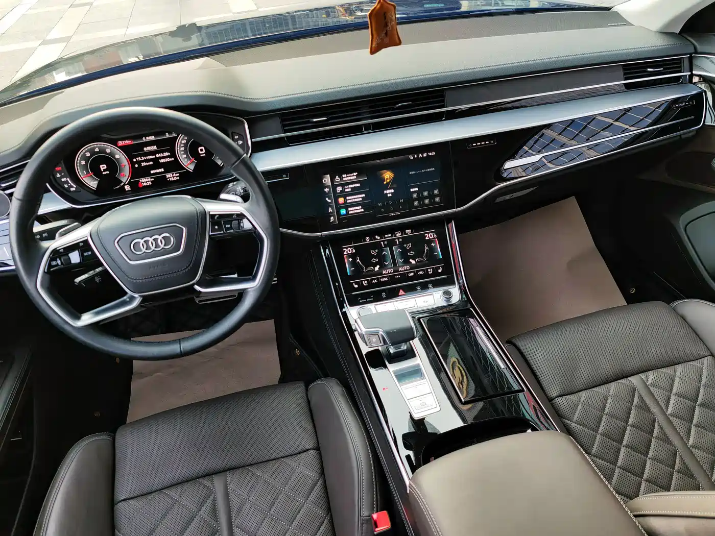 AUDI A8
