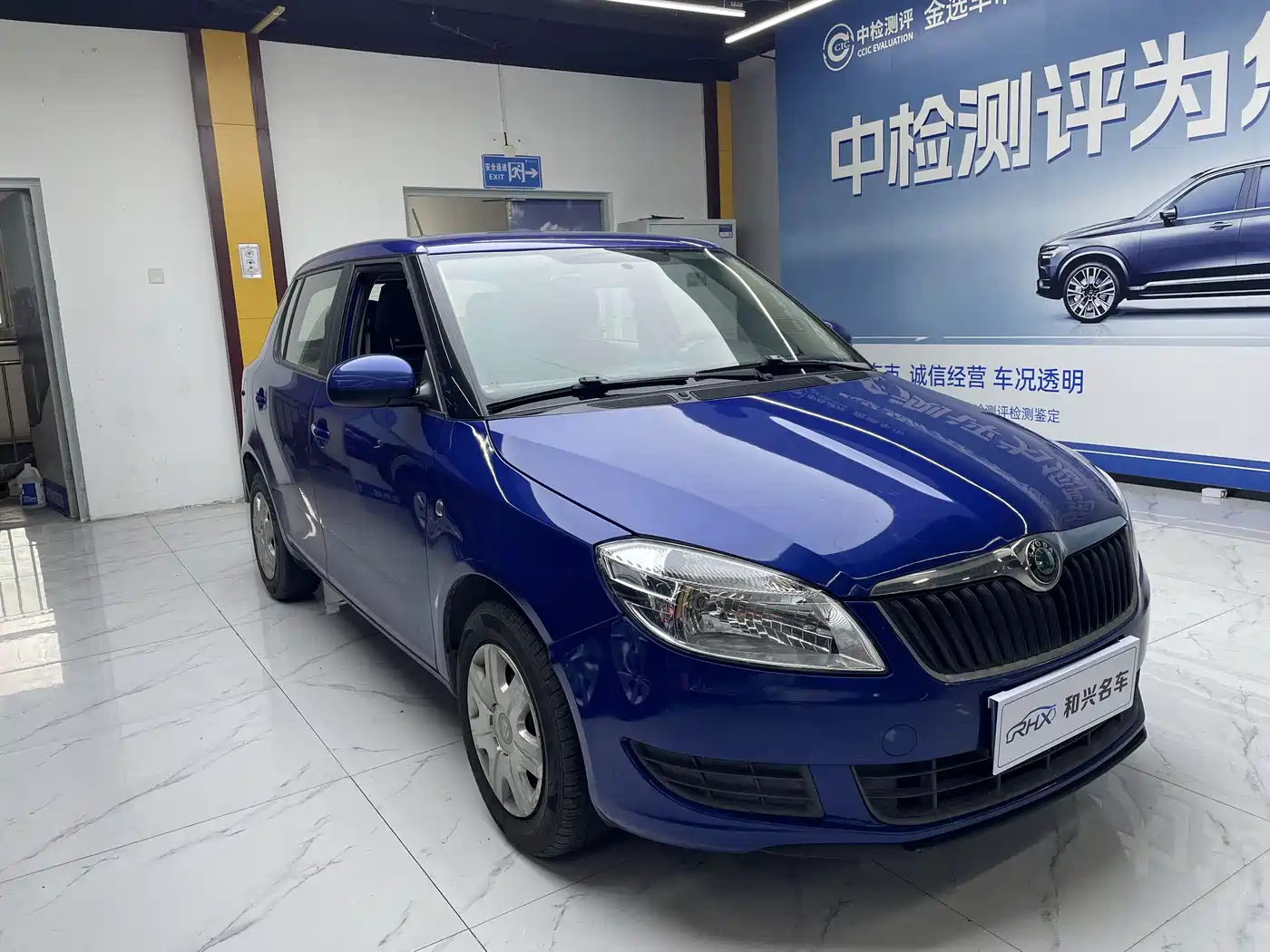 Škoda Fabia 2012 1.4L Manual Crystal Edition фото 3
