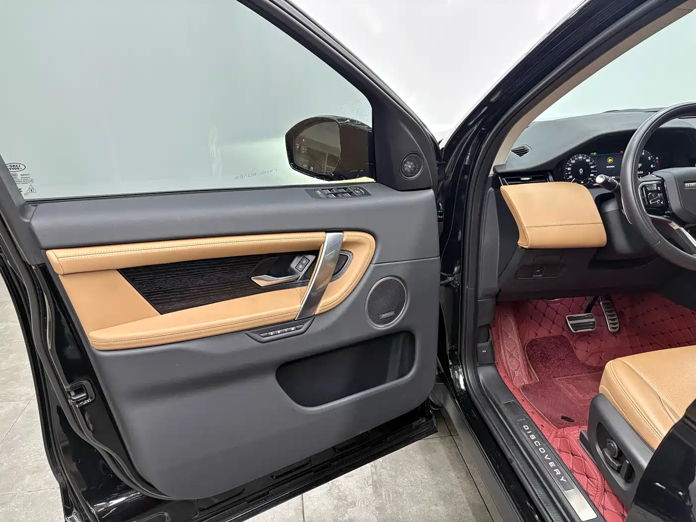 Land Rover Discovery Sport 2024 Luxury Custom Edition фото 7