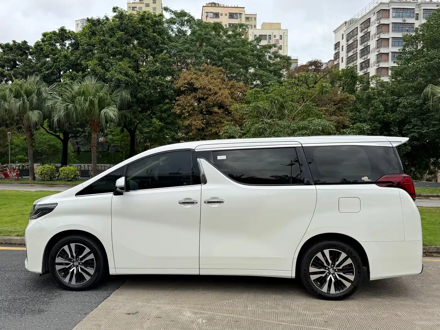Toyota Alphard 2018 Facelift 3.5L Luxury Edition фото 7