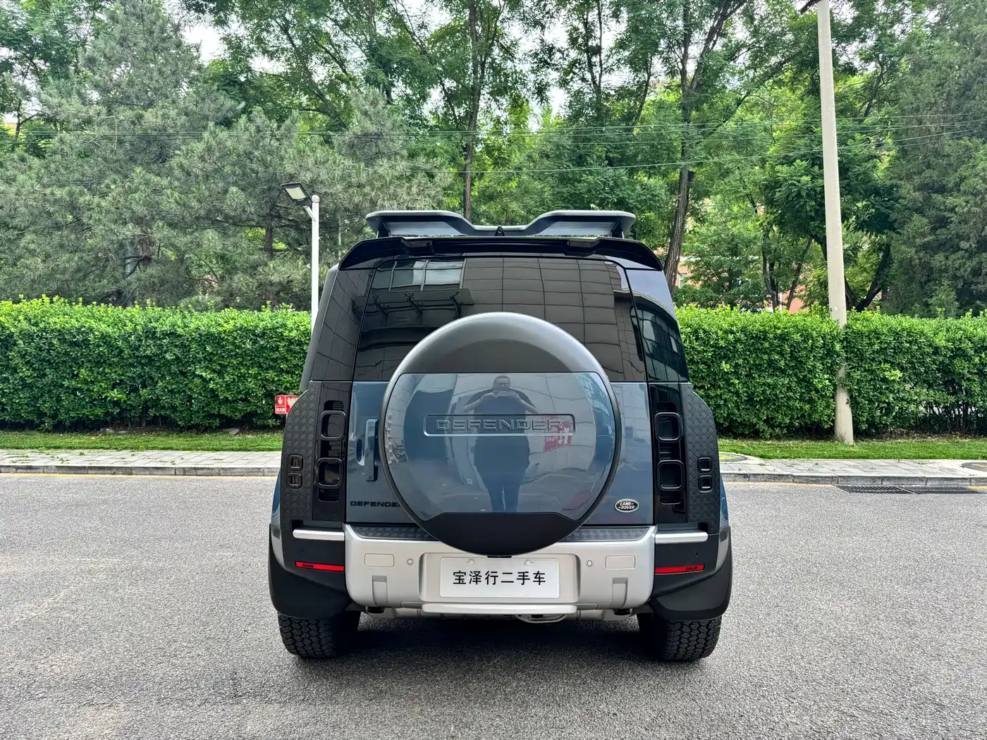 Land Rover Defender 2021 110 P400 Dark Special Edition фото 4
