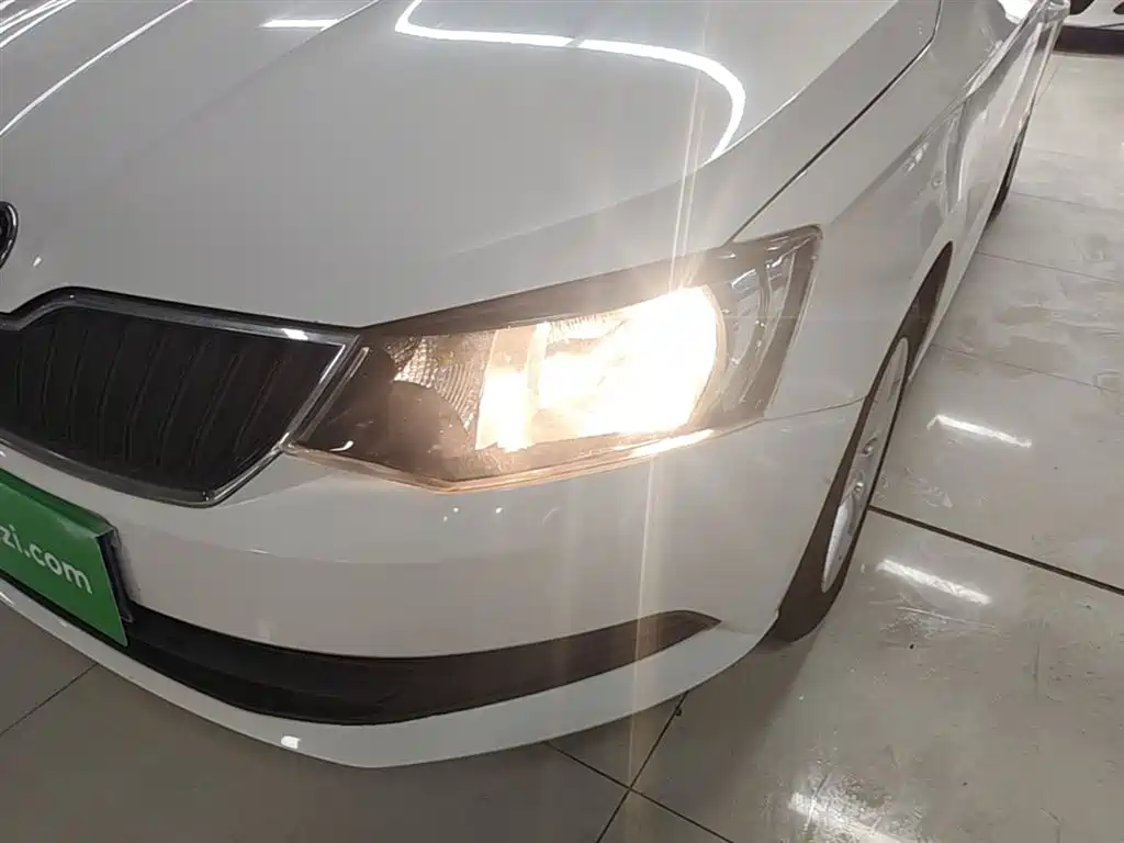Škoda Fabia 2017 1.4L Auto Car Enjoy Edition фото 24