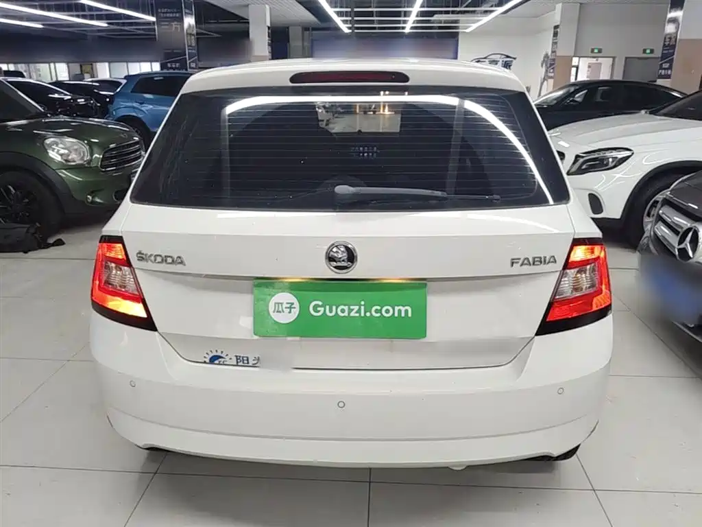 Škoda Fabia 2017 1.4L Auto Car Enjoy Edition фото 6