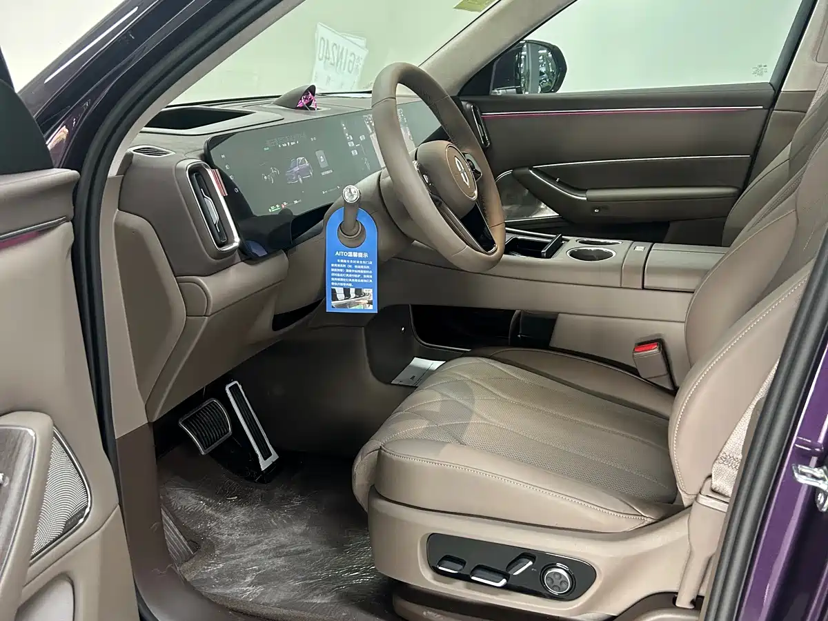 AITO Wenjie AITO M8 2025 Model Extended Range Max+ Edition 53.4kWh 6-Seater фото 3