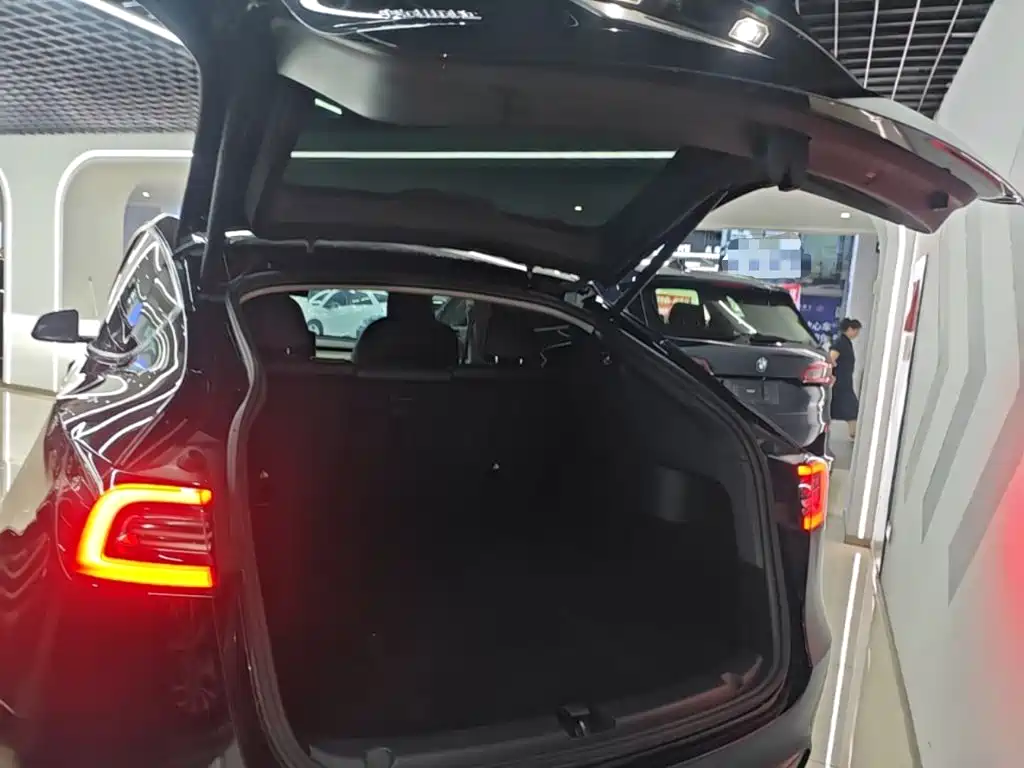 Фото 19 - Tesla Model Y