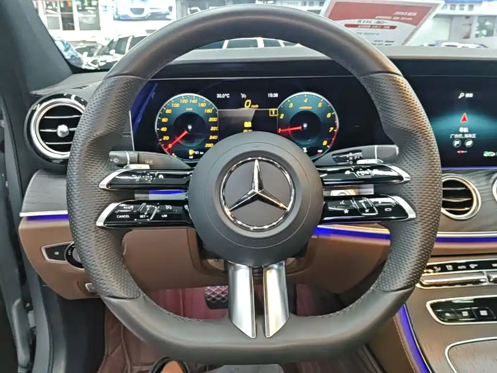 Photo 11 - Mercedes-Benz E-Class