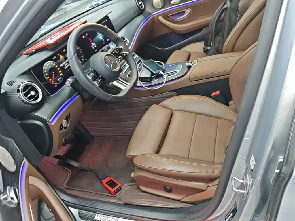 Photo 15 - Mercedes-Benz E-Class
