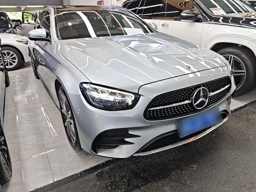 Photo 4 - Mercedes-Benz E-Class
