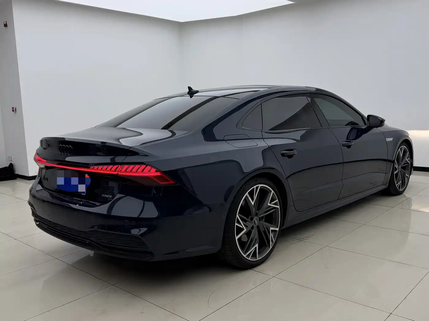 Фото 7 - Audi A7L