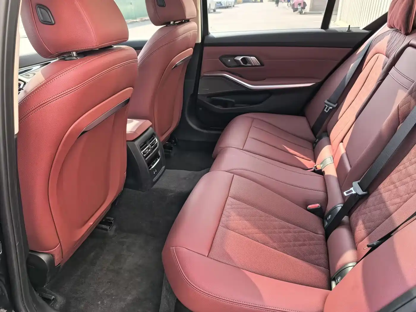 BMW 3 Series 2024 325Li M Sport Shadowline Package фото 5