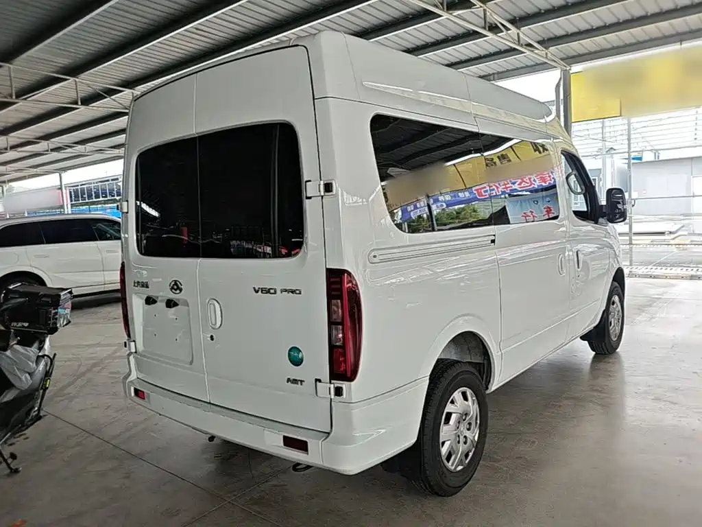 SAIC Maxus Xintu V80 2025 2025 PRO Aoyun 2.0T AMT Short Wheelbase Medium Roof 5/6-Seater