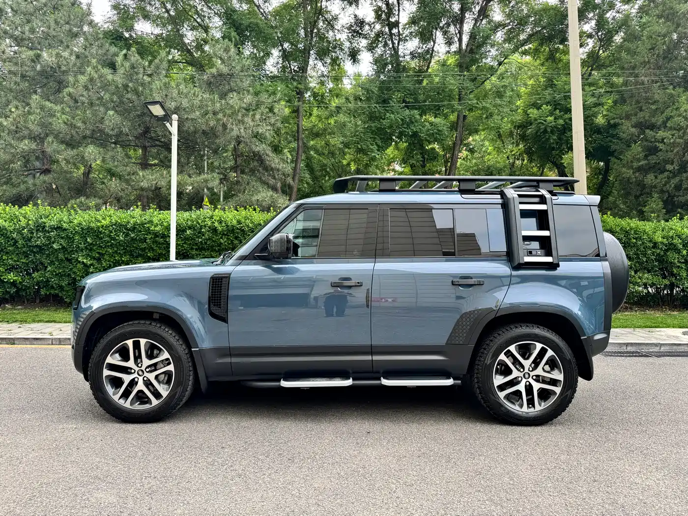Land Rover Defender 2021 110 P400 Dark Special Edition фото 3