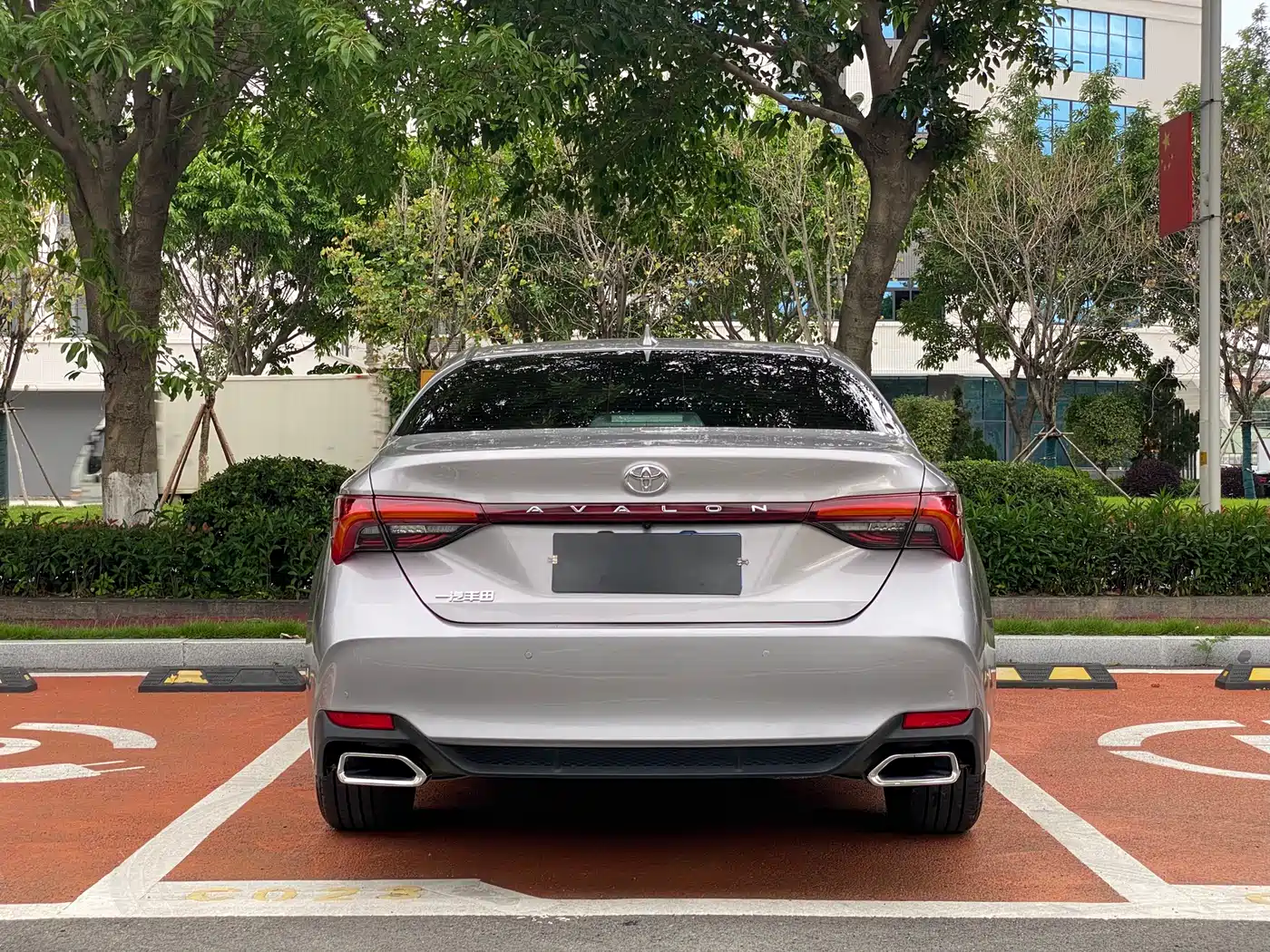 Toyota Avalon 2023 2.0L Luxury Edition фото 8