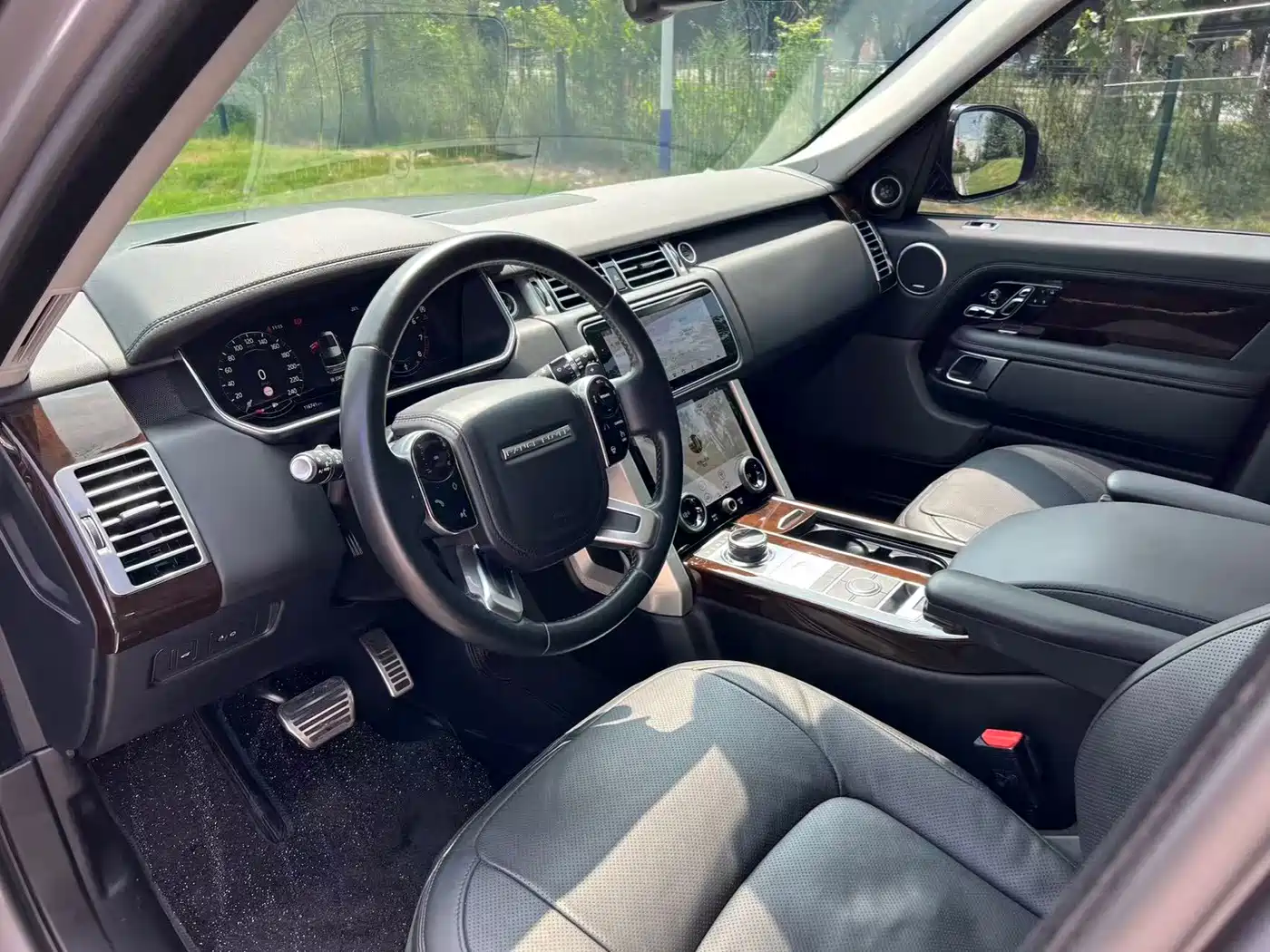 Photo 9 - Land Rover Range Rover