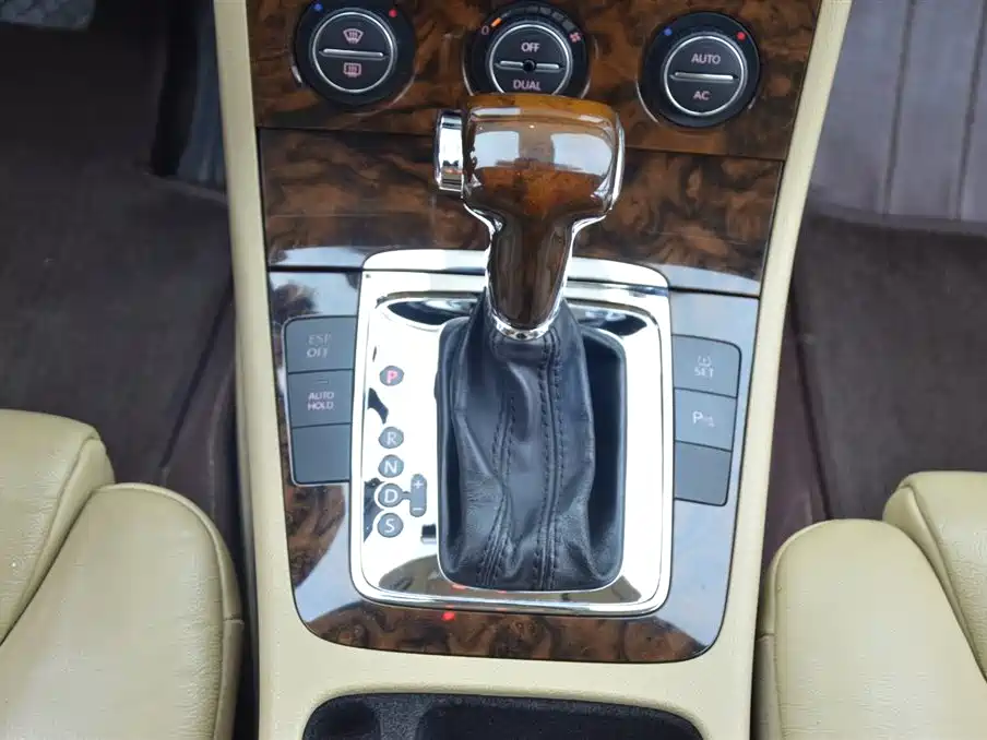Volkswagen Magotan 2007 Model 1.8TSI Automatic Luxury Type фото 9