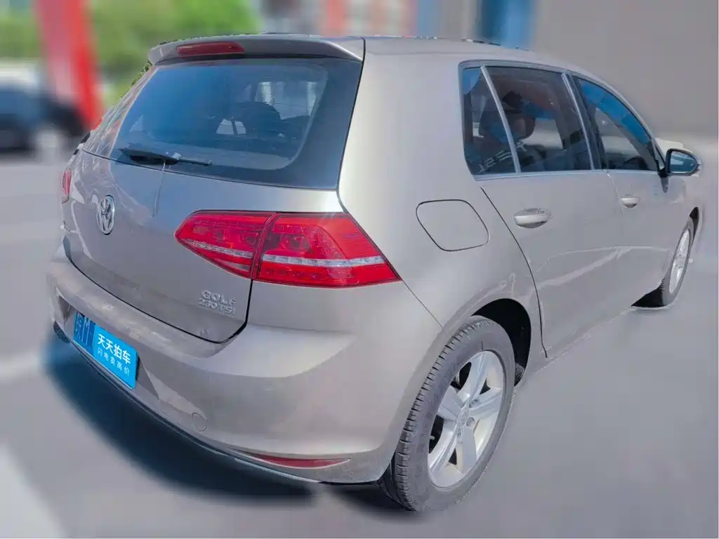 Фото 2 - Volkswagen Golf