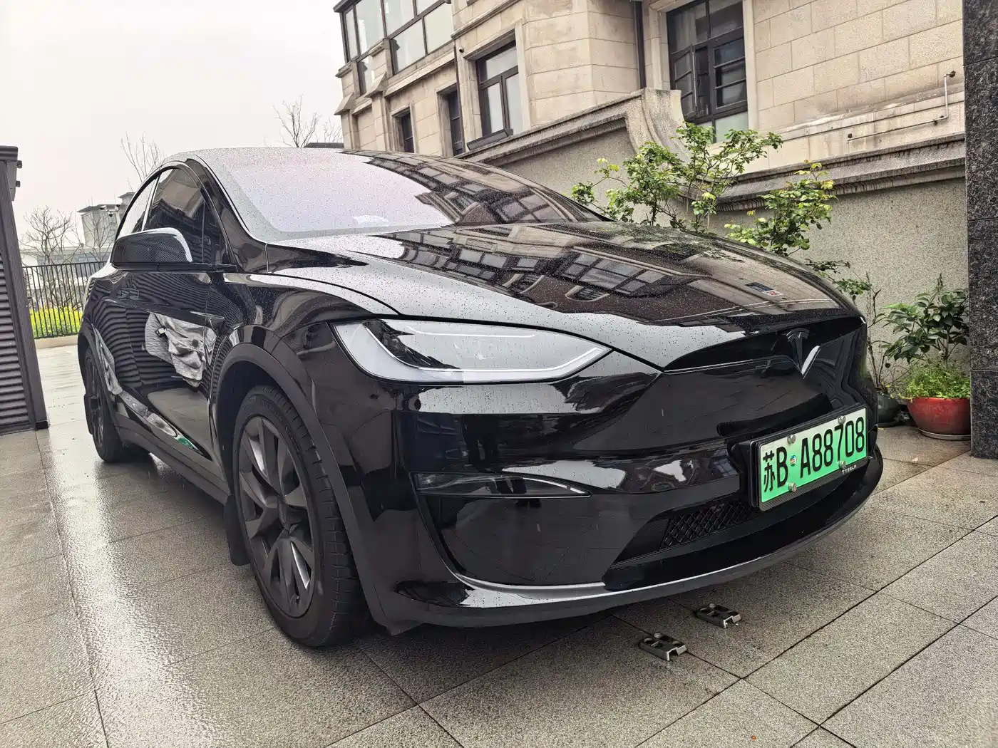 TESLA MODEL X