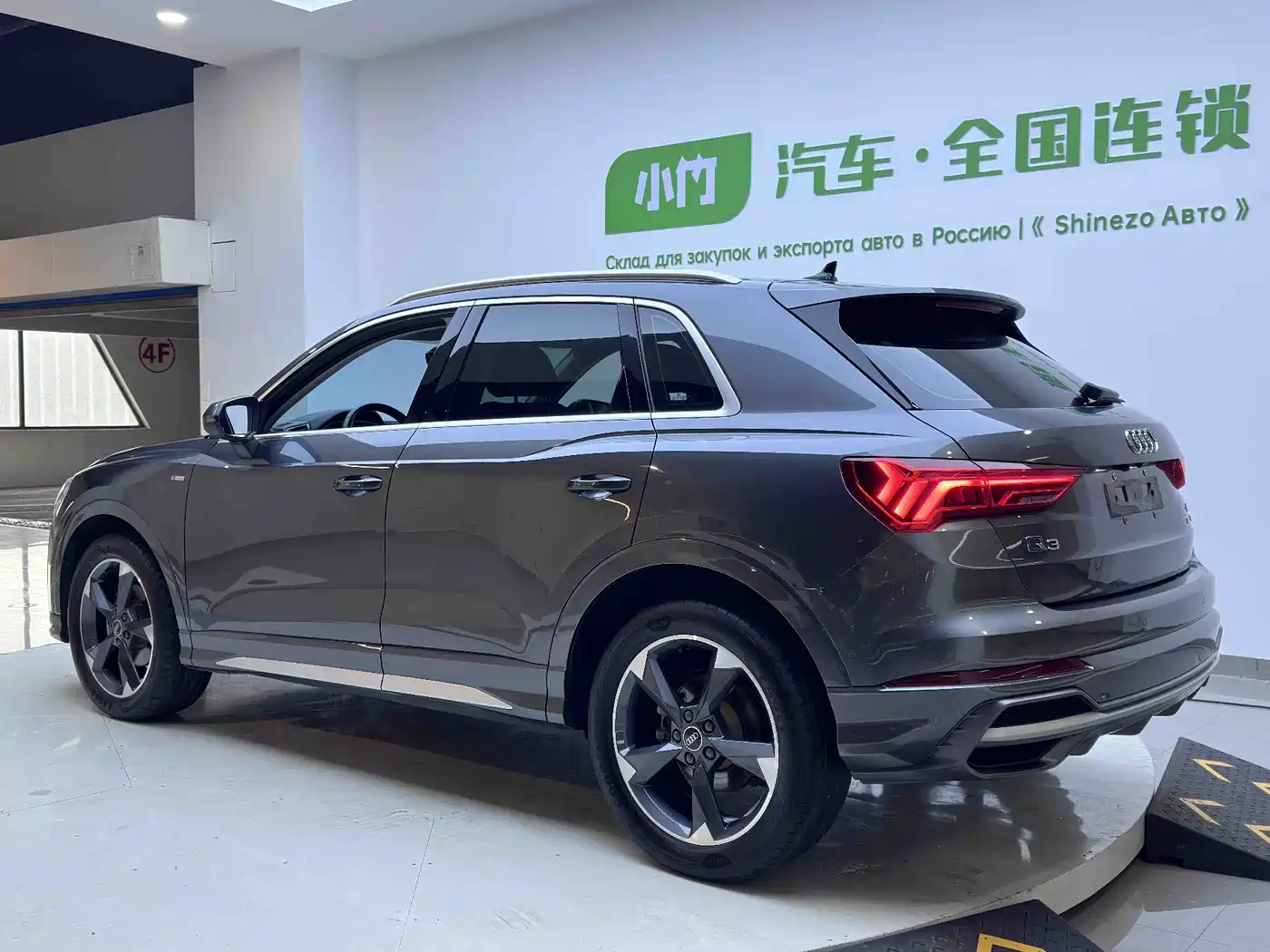 AUDI Q3