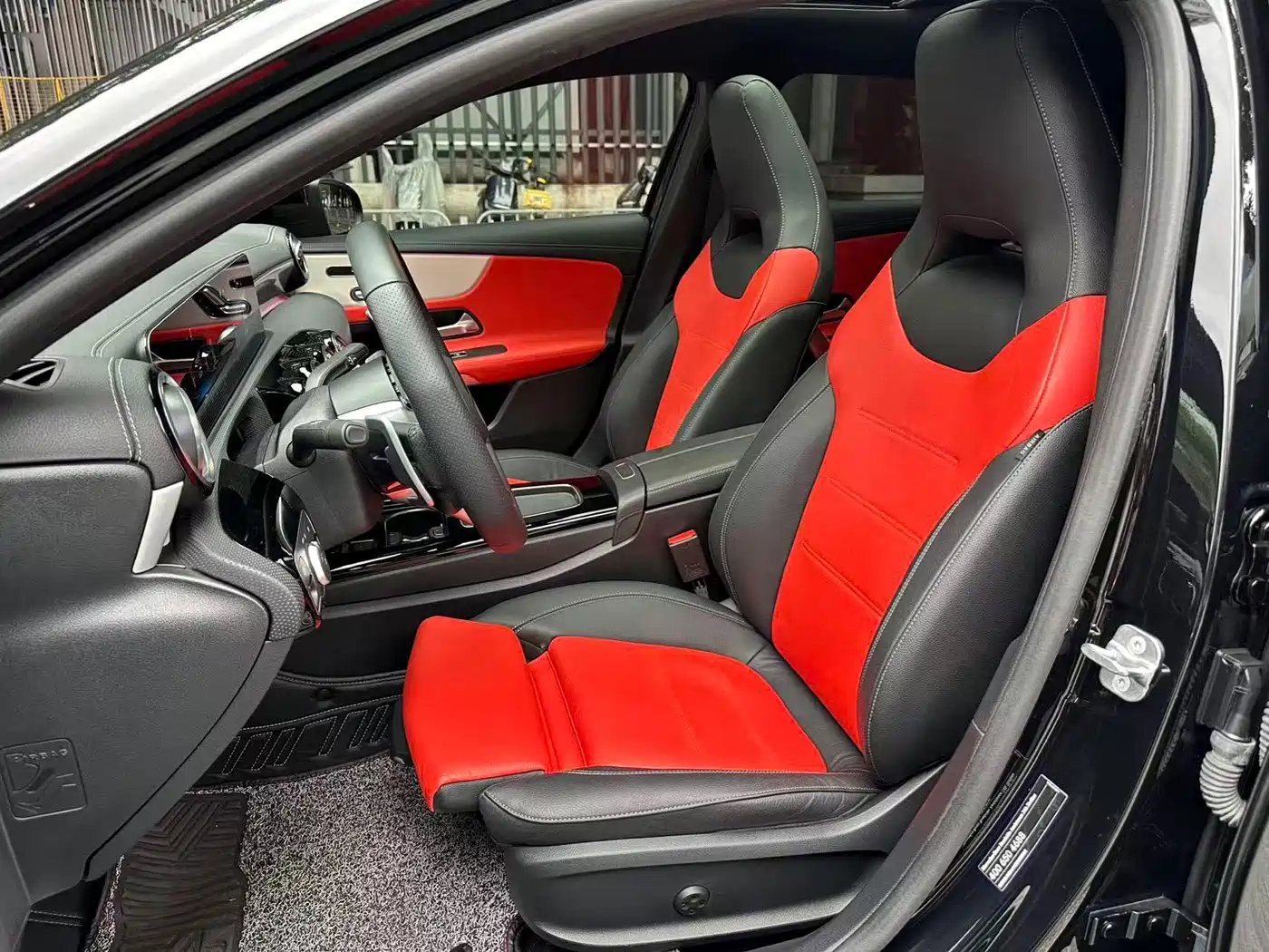 Mercedes-Benz A-Class AMG (Import) 2024 AMG A 35 4MATIC фото 9