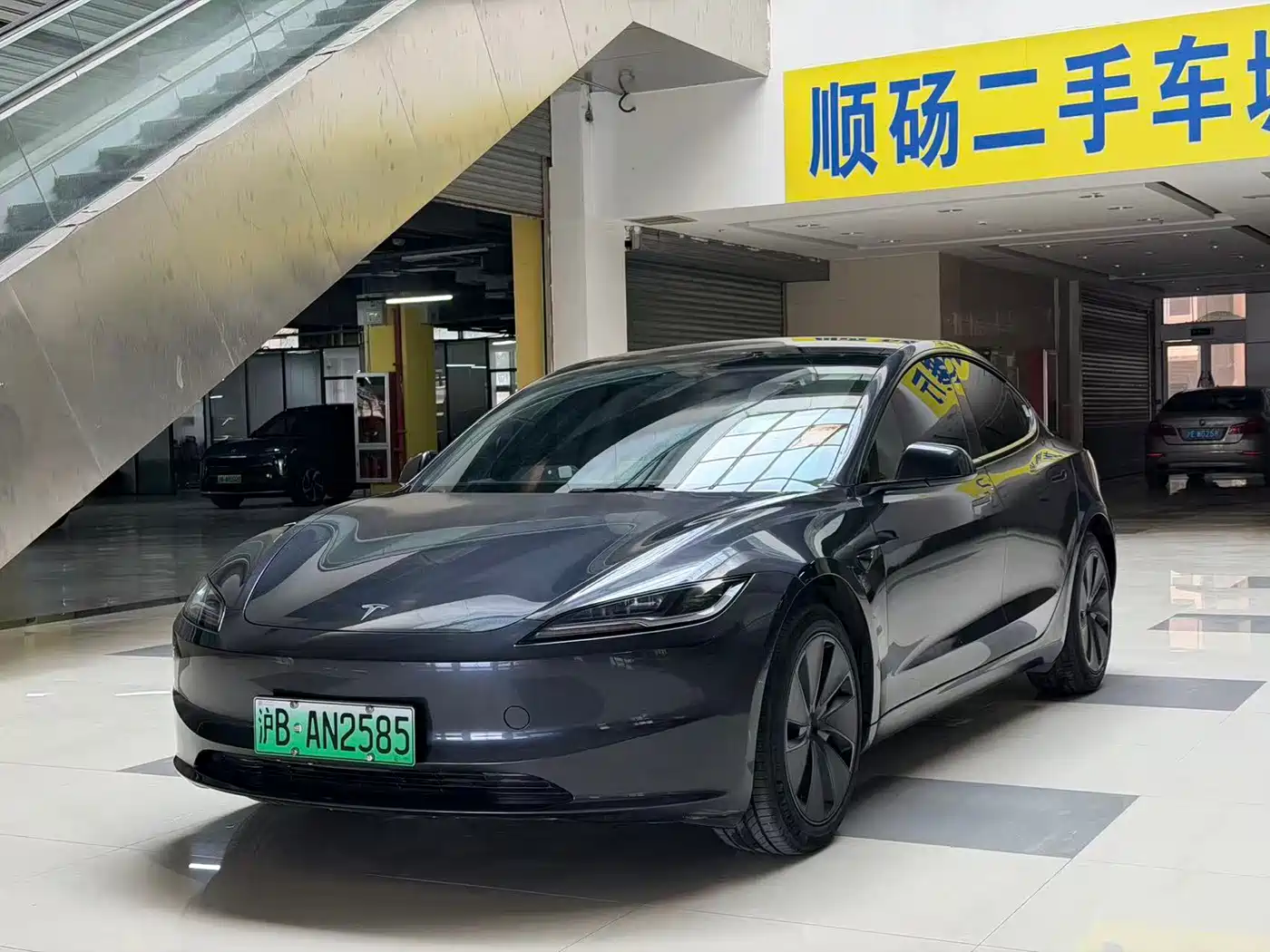 TESLA MODEL 3