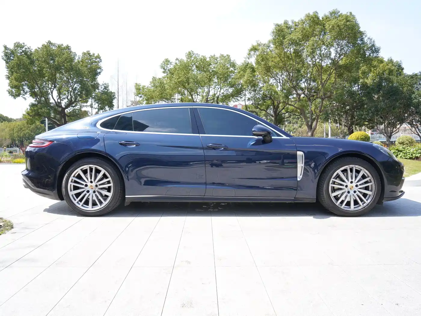 Porsche Panamera 2017 Panamera Executive Long Wheelbase 3.0T фото 18