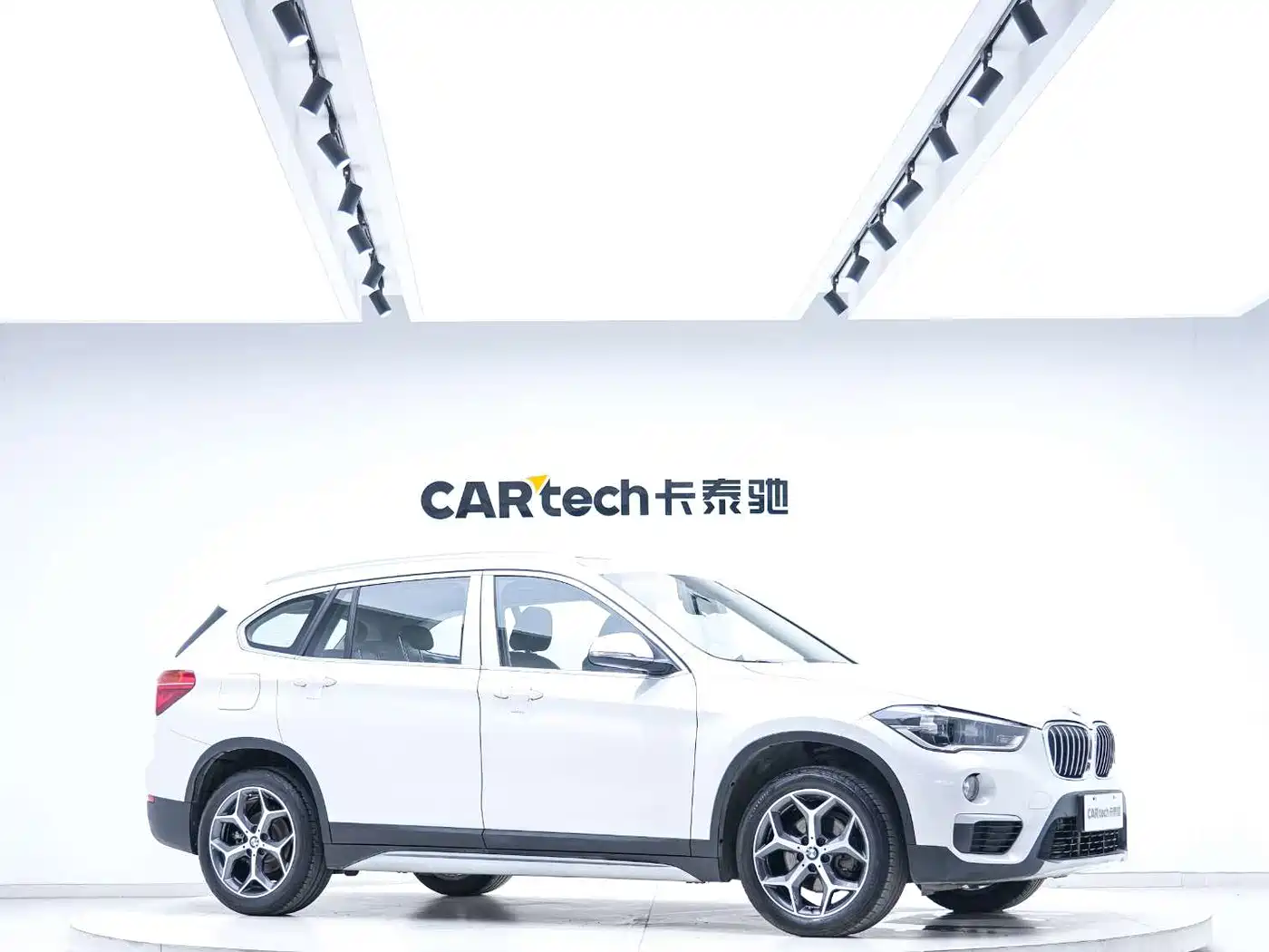 BMW X1 2019 sDrive18Li Premium Model фото 3
