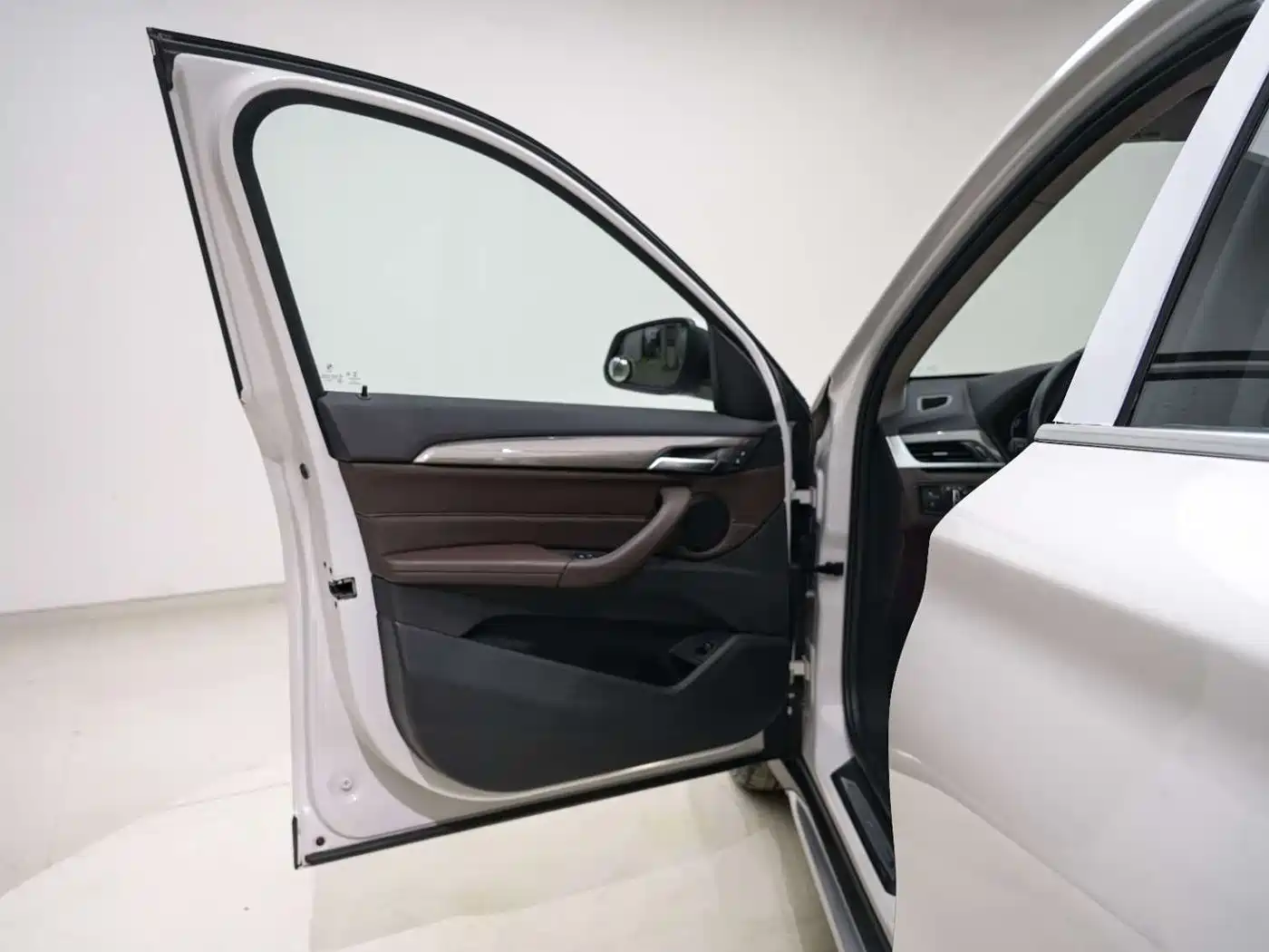 BMW X1 2019 sDrive18Li Premium Model фото 11