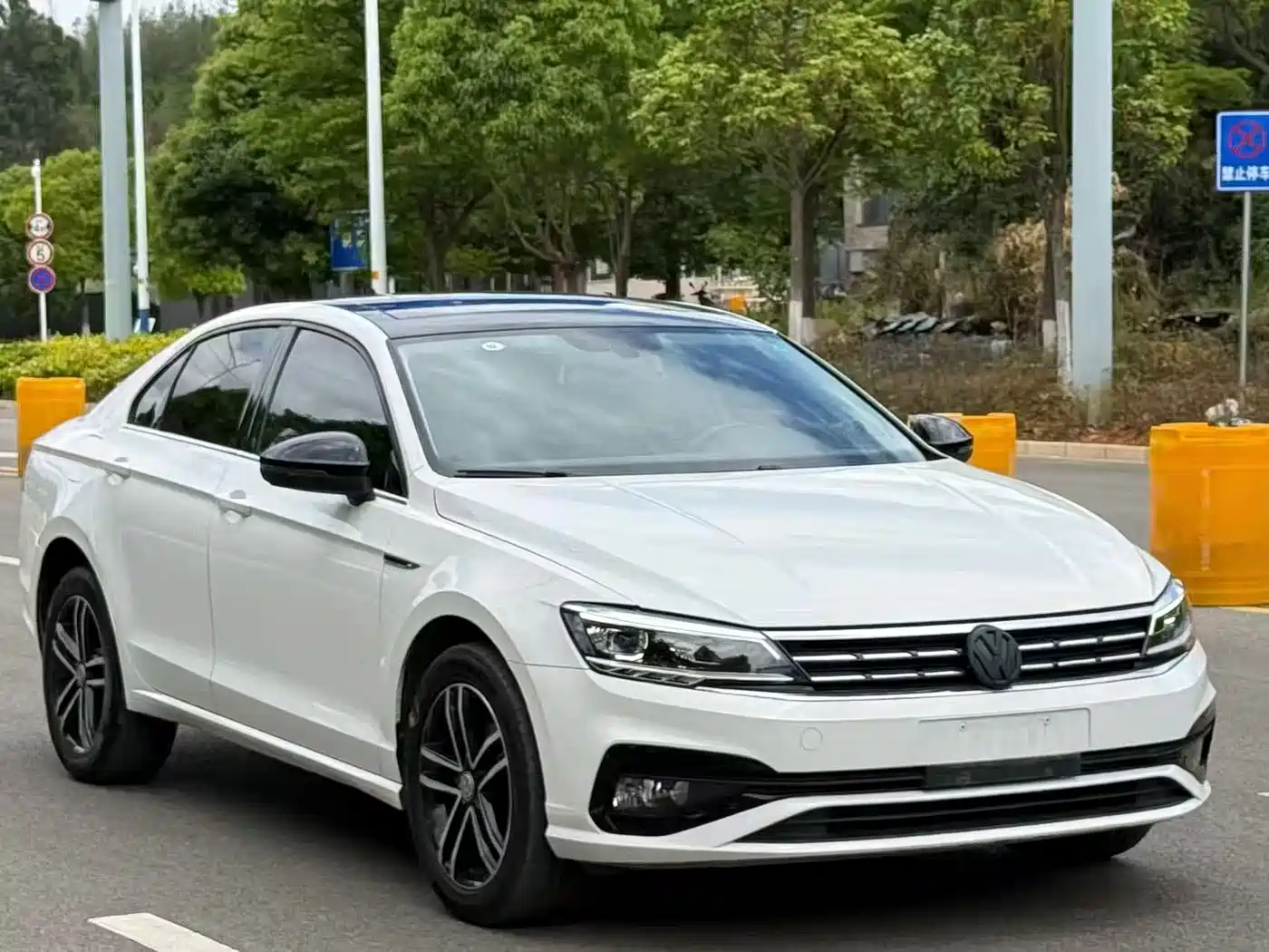Volkswagen Lamando 2021 280TSI DSG Comfort Edition фото 3