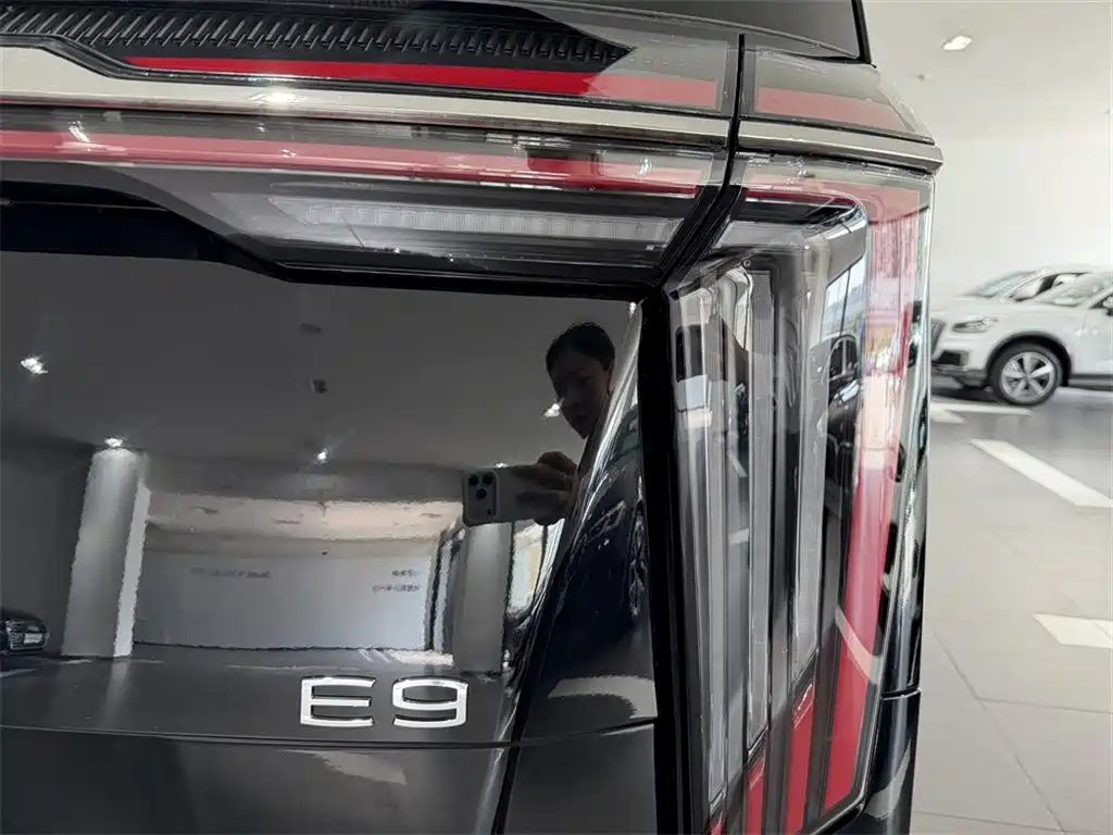 GAC Trumpchi Trumpchi E9 2026 2025 Model E9 Super Fast Charging Champion