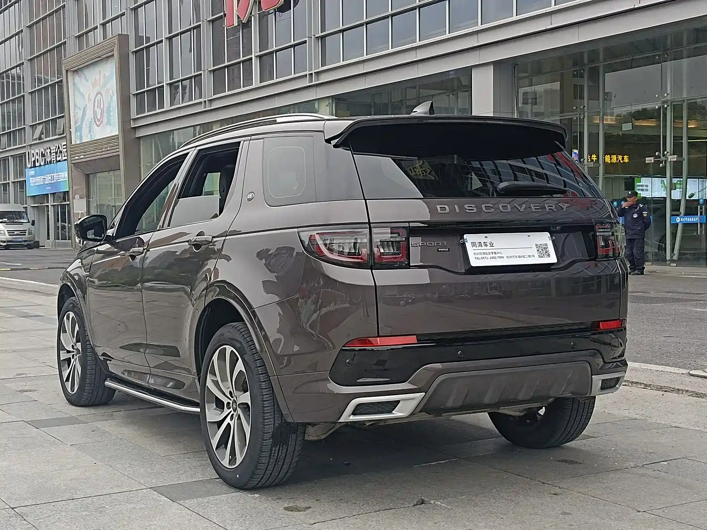 Land Rover Discovery Sport 2022 Model 249PS R-Dynamic S Performance Edition 5-Seater фото 6